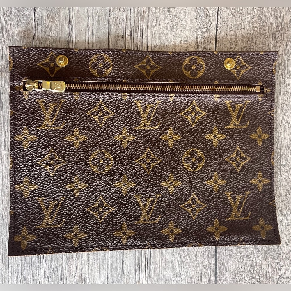 Authentic LOUIS VUITTON Monogram
Pouch insert Toiletry Clutch - Picture 7 of 8